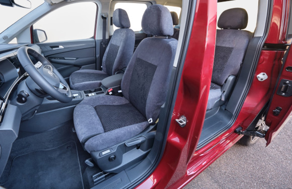 Sitzbezüge aus Stoff in einem VW Caddy